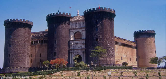 Castel Ovo, Nápoles