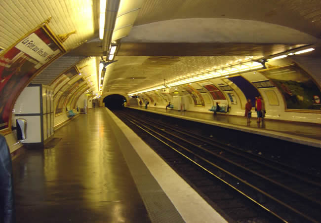 Estação de metro e RER, Paris