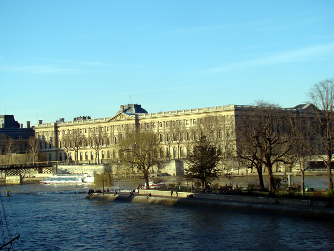 Louvre, visto do Pont des Arts