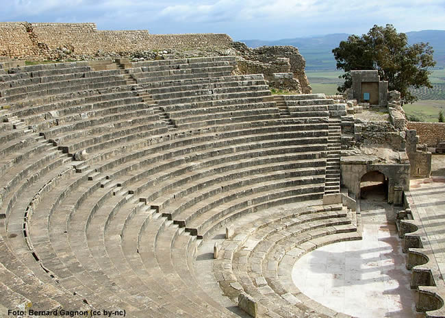 Teatro de Dougga, Tunísia - Foto Bernard Gagnon CCBY SA