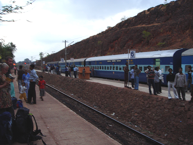 Transportes na Índia, o trem