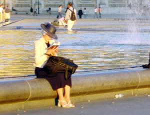 Parisiense no Jardin do Louvre