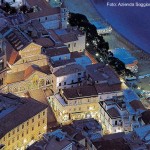 Vista noturna de Amalfi
