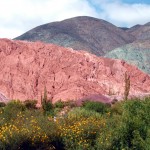 Formações rochosas coloridas em Purmamarca, Argentina