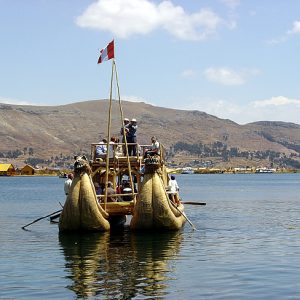 Barco de totora no Titicaca, Peru