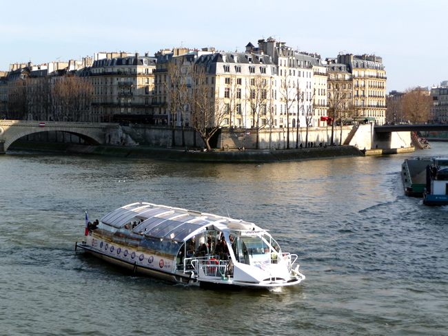 Bateau-mouche, Paris