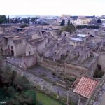 Conjunto de ruínas romanas em Herculano, Itália