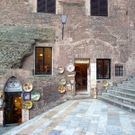 Escadaria no centro de Siena, Itália