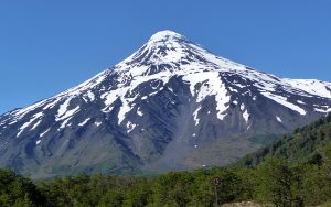 Estrada de Pucón para a fronteira argentina