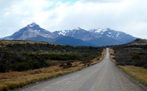 Estrada entre Puerto Natales e Torres del Paine
