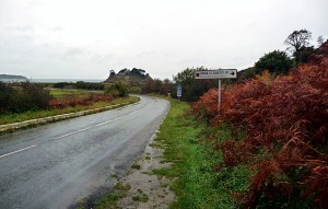 Estrada rural na Bretanha
