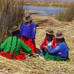 Ilha flutuante dos Uros no lago Titicaca, Peru