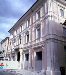 Edifício restaurado em l'Áquilla