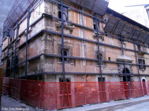 O centro histórico de l'Aquilla sendo retaurado