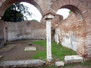 Ruínas de residência em Ostia Antica