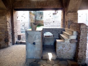 Interior da cantina romana de Ostia Antica