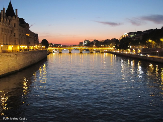 Rio Sena, ao anoitecer