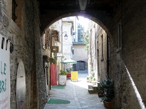 Passagem em Gubbio, Itália