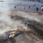 Piscina natural térmica junto do gêiseres, no Atacama, Chile