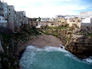 Polignano a Mare, Itália, pequeno golfo