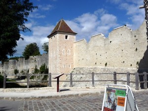 Provins, protegida por muralhas medievais, França