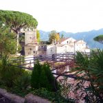 Ravello, no alto, sobre o Mediterrâneo