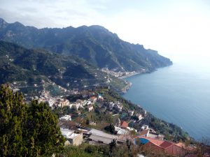 Vista dos terraços de Ravello, Itália