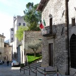 Rua em Gubbio, Itália
