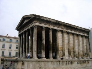 Templo romano em Nimes, França