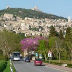 Chegando de carro em Assis, na Itália