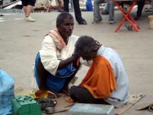 Barbeiro de rua, Índia