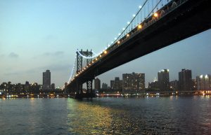 Brooklyn Bridge, sobre o rio Hudson