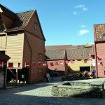 Casas de madeira no bairro de Bryggen, Bergen, Noruega