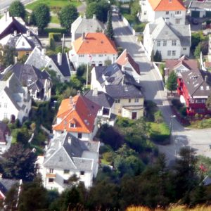 Casas nas escostas de Bergen, Noruega