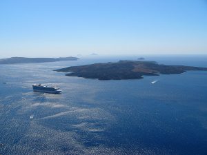 Grécia, o mar em Santorini -Foto Robert Young C BY.jpg