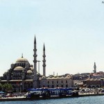 Instambul, na Turquia, mesquita com seus minaretes