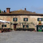 Monteriggioni, Toscana, Itália. O interior do país é barato e fascinante