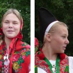 Moças suecas em trajes típicos em Estocolmo