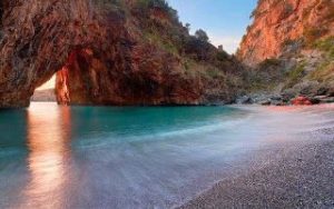 Praia de Arcomagno in Calabria. Foto: Viaggio Routarde CC BY