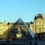 Pirâmide do Louvre, em Paris