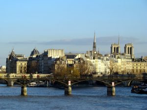 Pont des Arts sobre o Rio Sena, em Paris