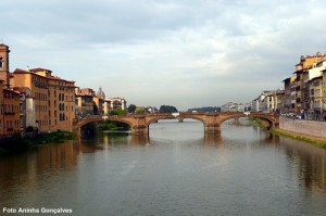 Ponte Vecchio sobre o rio Arno, Florença
