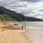 Praia de Laranjeiras em Sta. Catarina