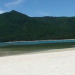 Praia deserta no sul da Tailândia