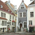 Praça central em Tallin, Estônia