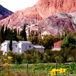 Rochedos coloridos em Purmamarca, Argentina