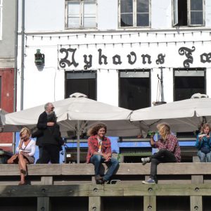 Relaxando junto do canal, Copenhagen