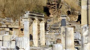 Ruínas de templo em Éfeso, Turquia