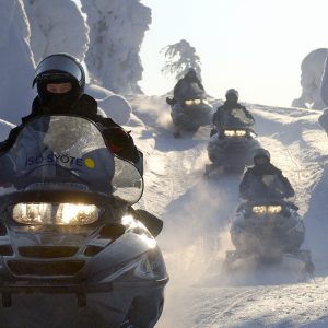 Snowmobile em Iso-Syote, Finlândia