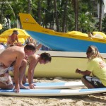 Surfistas em Waikiki Beach, Havaí